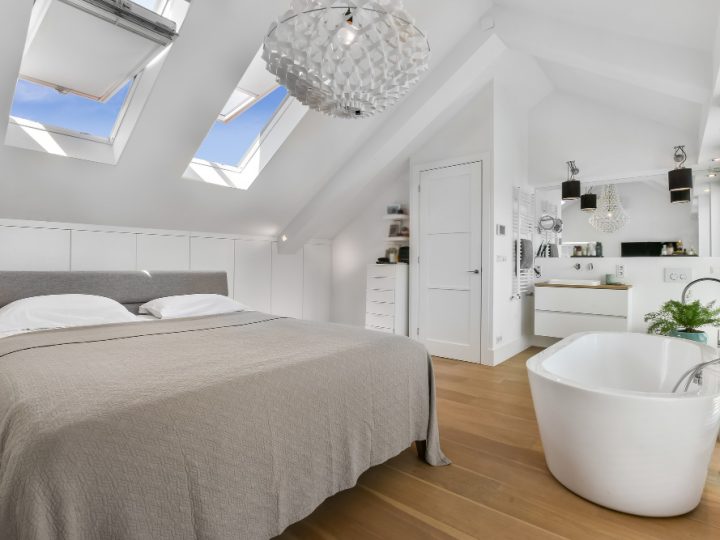 Aménager une petite salle de bain ouverte sur la chambre pour gagner de l&rsquo;espace